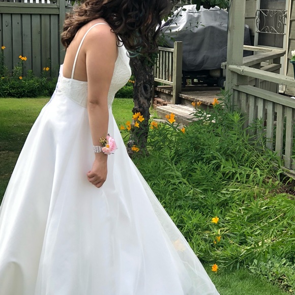 Wedding/Grad Dress - Picture 4 of 4